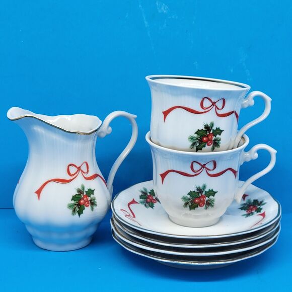 Walbrzych Poland Christmas Holly Ribbon Set Of 2 Cups 4 Saucers And 1 Creamer EC - Picture 1 of 9